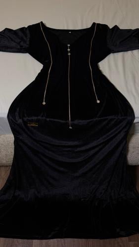 فستان مخمل اسود