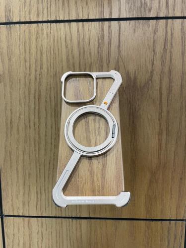 كفر Z ايفون 16 برو ديزيرت تيتانيوم