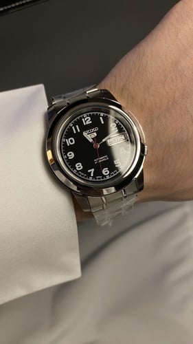 ساعة سيكو رجالية 5 أوتوماتيك - أسود أرقام انجليزي...