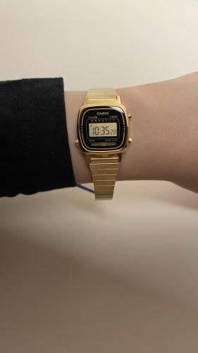 ساعة كاسيو رقمية نسائي ذهبي
