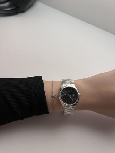 ساعة كاسيو كوارتز - تاريخ / اسود ( نسائي )