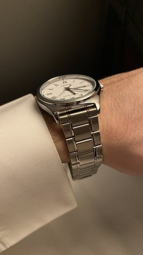 ساعة casio quartz - ارقام رومانيه أبيض