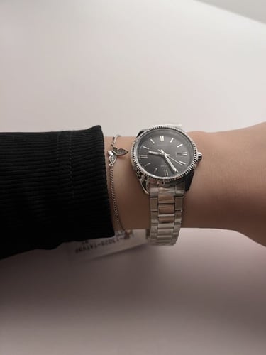 ساعة كاسيو كوارتز - تاريخ / اسود ( نسائي )