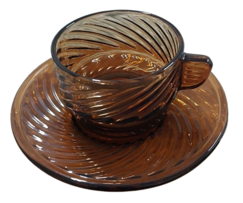 كوب زجاج عسلي مع طبق