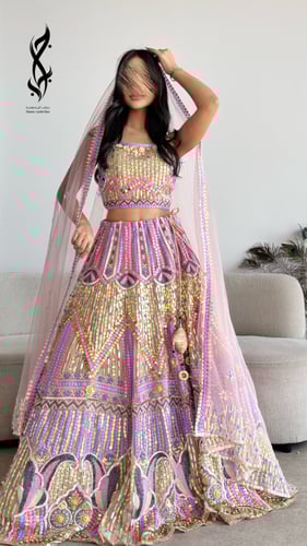 ساري عرايس باللون الوردي واللافندر