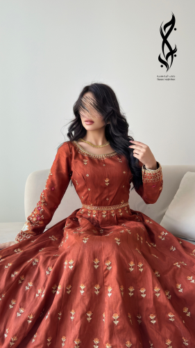 جلابية هندية برتقالية محمرة بتطريز ذهبي فاخر