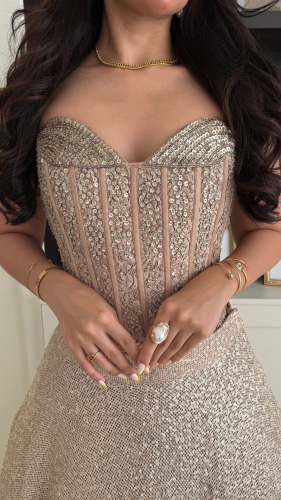 فستان سهرة ذهبي بتصميم فاخر قطعتين – كورسيه وتنورة...