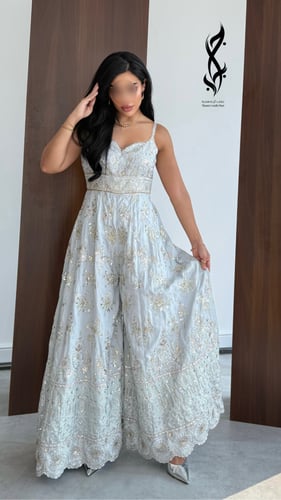 فستان جمبسوت بيبي بلو مطرز ومشكوك بتداخل فضي ذهبي...