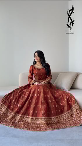 جلابية هندية برتقالية محمرة بتطريز ذهبي فاخر