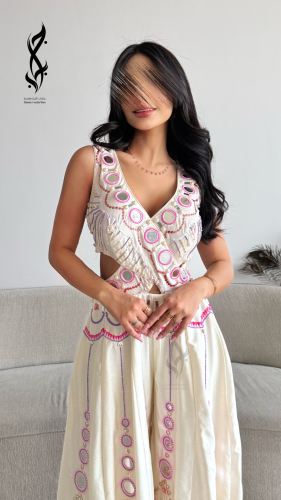 جلابية بتصميم جمبسوت باللون الابيض