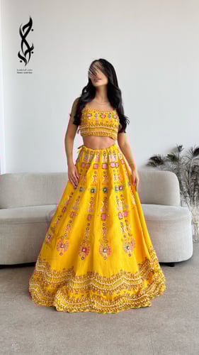 جلابية هندية ساري صفراء قطعتين مشكوكة بالشك الخرزي