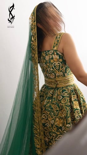 جلابية عرائس بتطريز البحريني واللؤلؤ مع طرحة