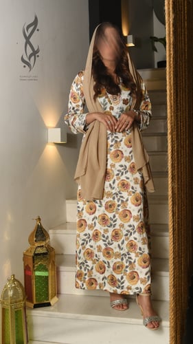 مخور ورد الذهبي مع شك اللؤلؤ قماش حرير ملكي