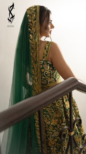 جلابية عرائس بتطريز البحريني واللؤلؤ مع طرحة