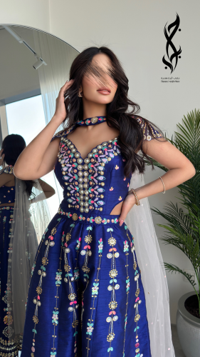 جلابية بتصميم جمبسوت باللون الكحلي