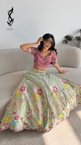 ساري هندي بالوان زاهية