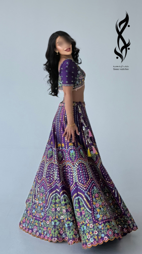 ساري هندي بنفسجي بتطرز ملون مبهج