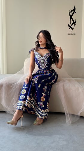 جلابية بتصميم جمبسوت باللون الكحلي