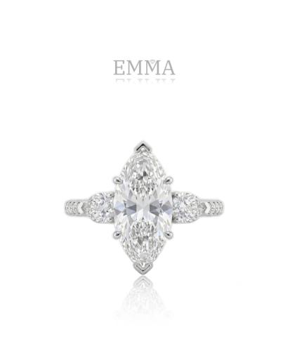 Soltaire ring of sterling silver and moissanite di...