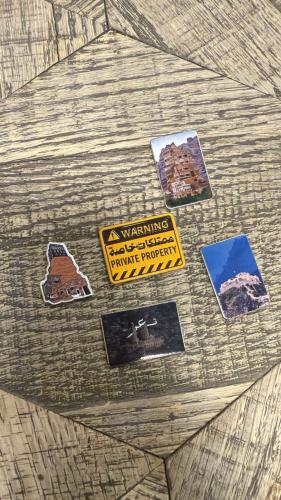 مجموعة ملصقات متنوعة 5حبات