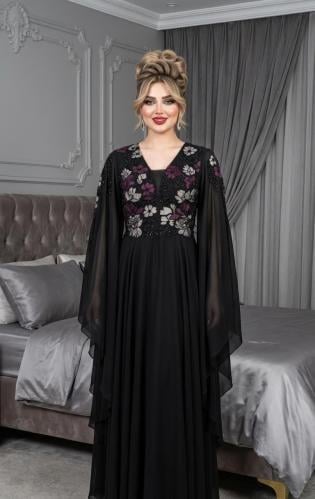 فستان سهرة شيفون راقٍ بأكمام كيب وتطريز زهور كريستالية