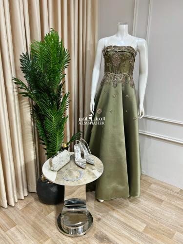 فستان سهرة كلوش زيتي بتطريز نحاسي ناعم