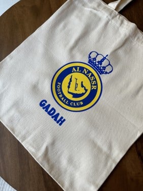 توت باق بشعار نادي النصر