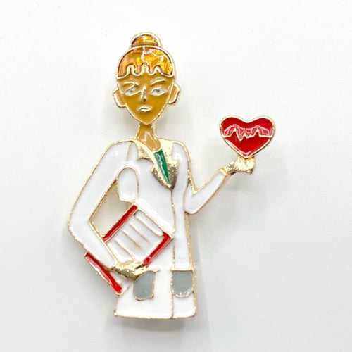 بروش الممرضة