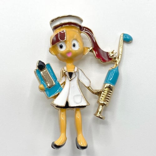 بروش الممرضة