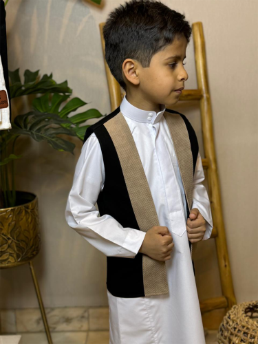 سديري أسود على جلد