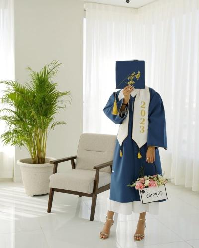 عباية تخرج موديل كلاسيك لون كحلي