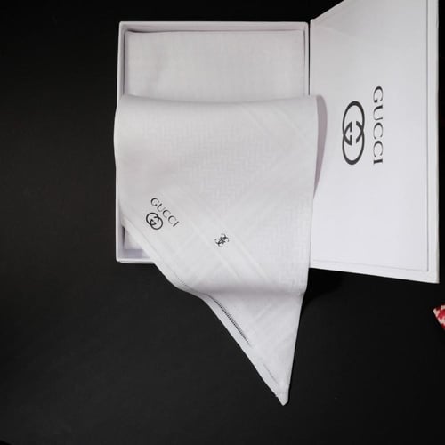 شماغ قوتشي ابيض اصدار 2024