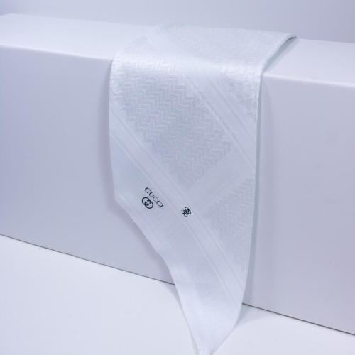 شماغ قوتشي ابيض