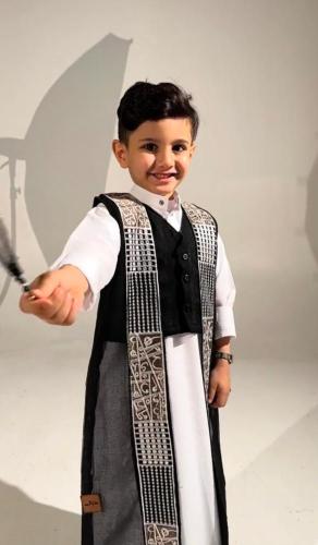 دقله الحروف لون أسود