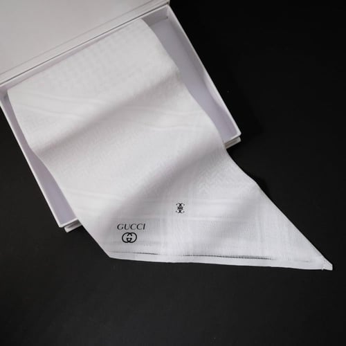 شماغ قوتشي ابيض اصدار 2024