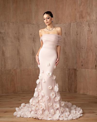 فستان سهرة بزهور ثلاثية الابعاد