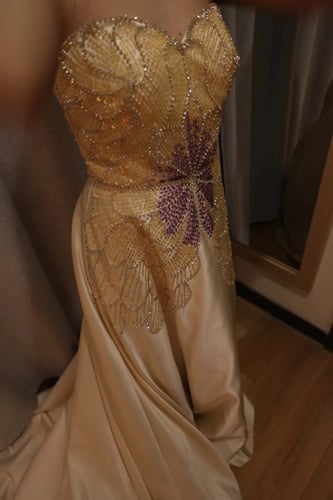 فستان ستان سهرة فاخر مزين بالخرز على شكل فراشة