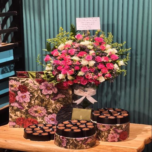 فازة ورد طبيعي +شوكلاتة هانوفريان