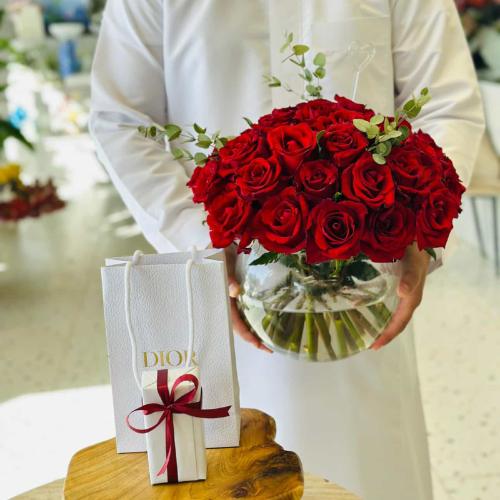 فازة ورد + عطر ديور سوفاجDIOR