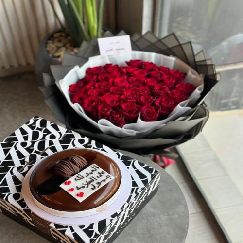 باقة ورد طبيعي + كيك اني وداني