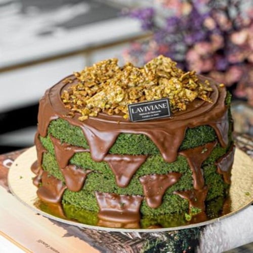 باقة ورد كبيرة + كيك لافيفيان