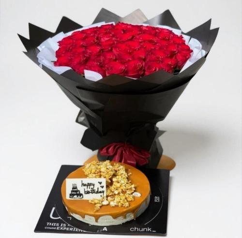 باقة ورد طبيعي + كيك تشنك