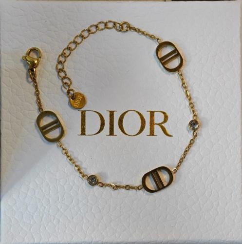 اسورة - DIOR