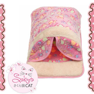 سرير وخيمه مع وسادة