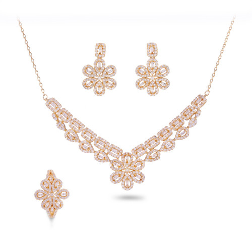 نصف طقم باللون الذهبي بتصميم أنيق