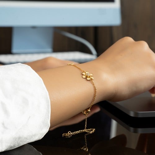 إسوارة أدورمنت Adornment الذهبية الطبية