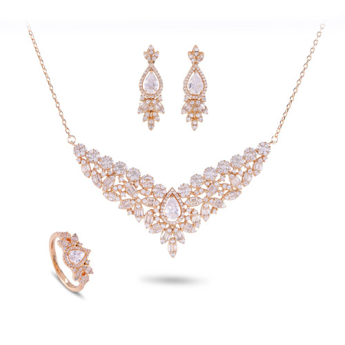 طقم سهره بتصميم ملكي بلون ذهبي