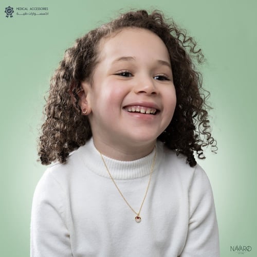 طقم سلسال وأقراط سولين Solene باللون الذهبي الطبي