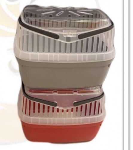 حظانه طيور بلاستيكية