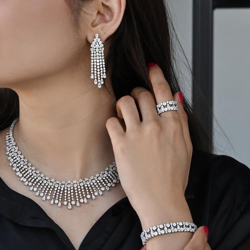 طقم زركون فخم بتصميم متدلٍّي جذاب